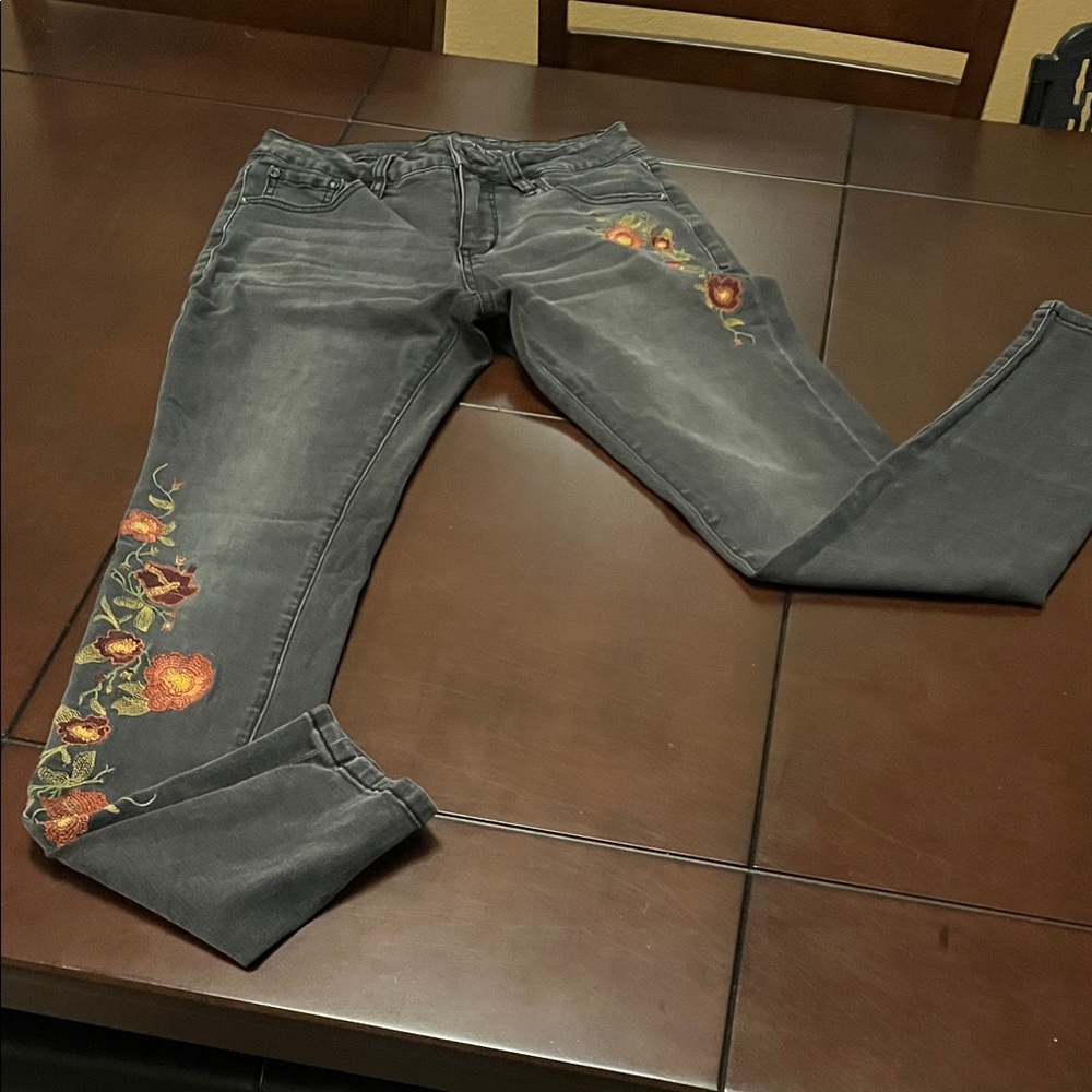 Jag Jeans Gray Skinny Jeans with Floral Embroidery